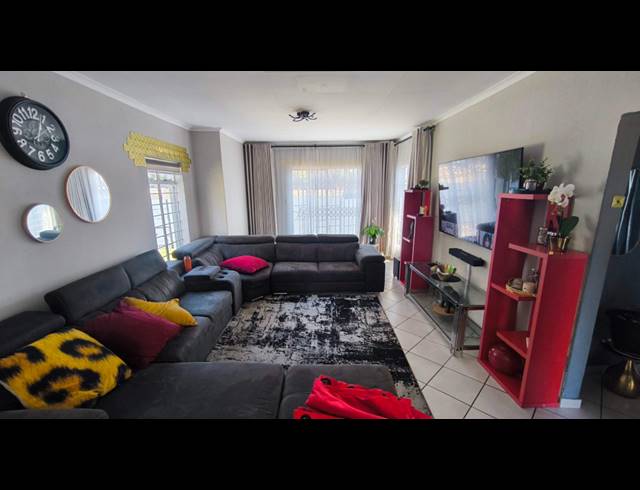3 BEDROOM HOUSE FOR SALE IN BRACKENHURST